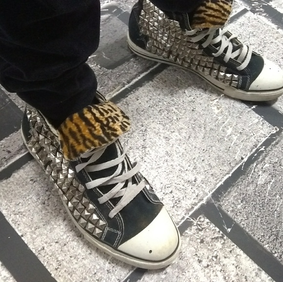 converse one star animal print